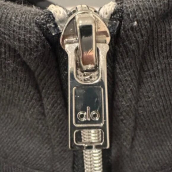 Auth. ✅ Women’s ALO Yoga Accolade 1/4 Zip Pullover in “Anthracite” Size Medium - Picture 6 of 6